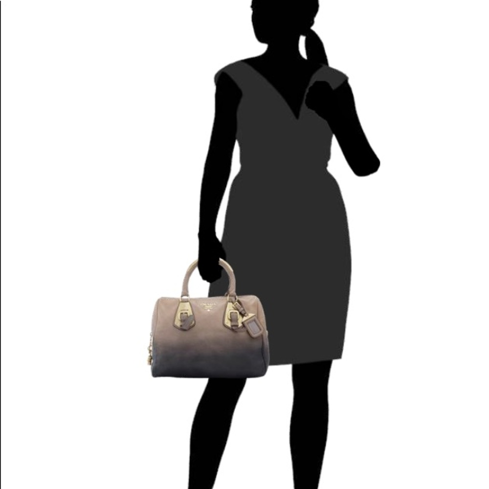 Prada bag - Picture 3 of 11